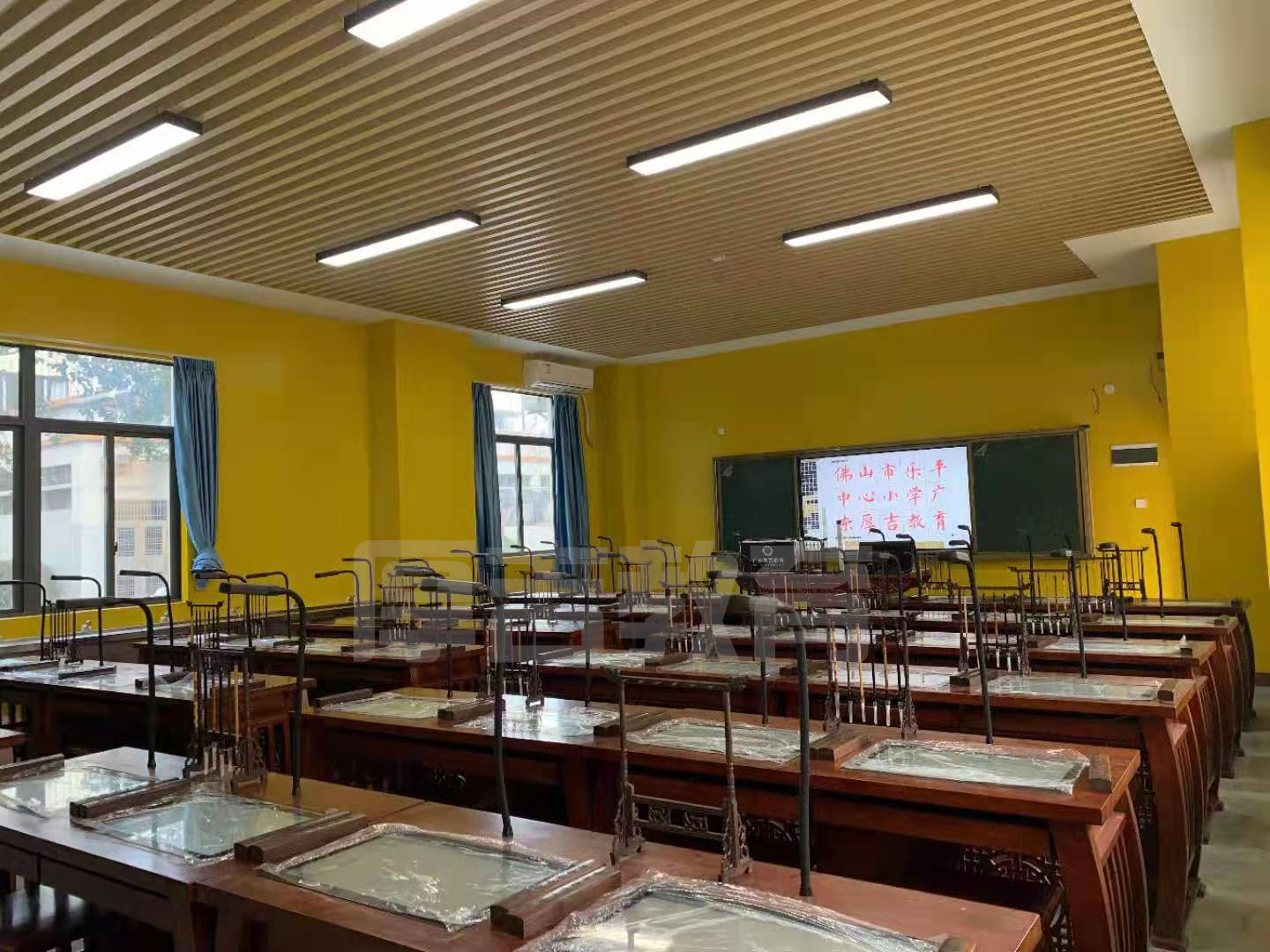 智慧<a href='http://m.jrzfw.cn/chanpin/57-1.html' target='1' style='font-size:18px; font-weight:bold; color:#000000;'>書法室</a>