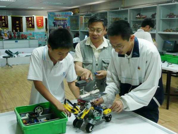 <a href='http://m.jrzfw.cn/chanpin/60-1.html' target='1' style='font-size:18px; font-weight:bold; color:#000000;'>機器人功能室</a>