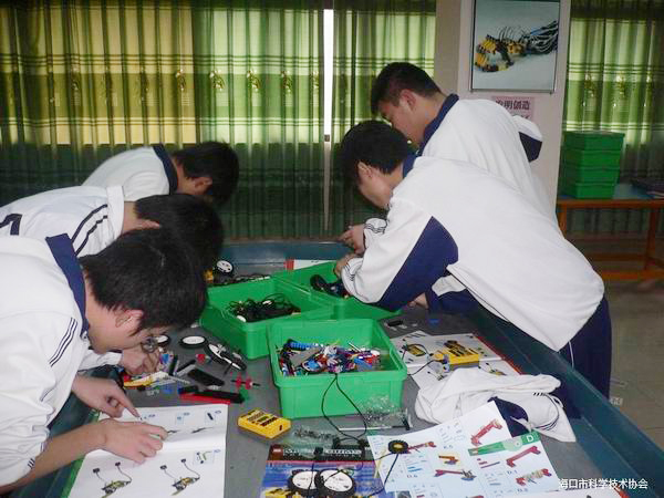 <a href='http://m.jrzfw.cn/chanpin/60-1.html' target='1' style='font-size:18px; font-weight:bold; color:#000000;'>機器人功能室</a>2