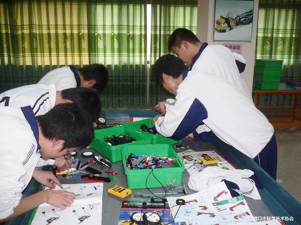 <a href='http://m.jrzfw.cn/chanpin/60-1.html' target='1' style='font-size:18px; font-weight:bold; color:#000000;'>機(jī)器人功能室</a>